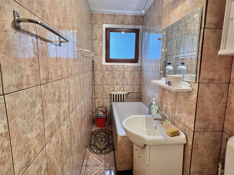 Nicolae Grigorescu, garsoniera 3 minute metrou, bloc mixt.