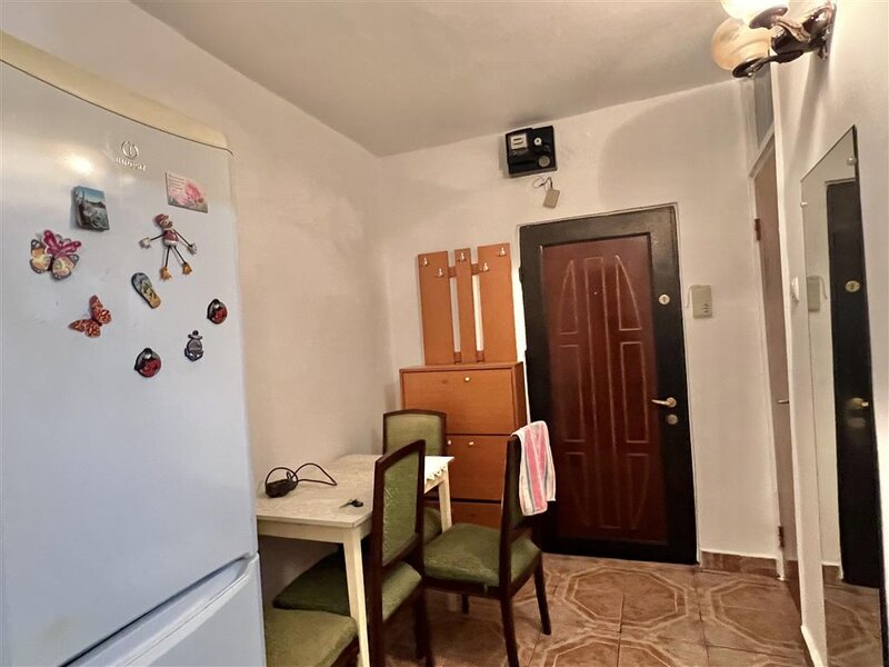 Nicolae Grigorescu, garsoniera 3 minute metrou, bloc mixt.